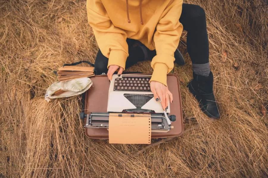 Jak napisać dedykację z cytatem, aby wzruszyć i zaskoczyć odbiorcę Jak napisać dedykację z cytatem, aby wzruszyć i zaskoczyć odbiorcę