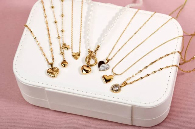 Motyw serca: odkryj jego znaczenie w biżuterii i dekoracjach Motyw serca: odkryj jego znaczenie w biżuterii i dekoracjach